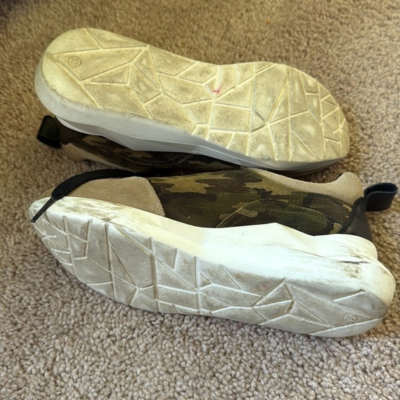 Like New Anthropologie Ashton Platform Sneakers in Camo - Picture 7 of 8